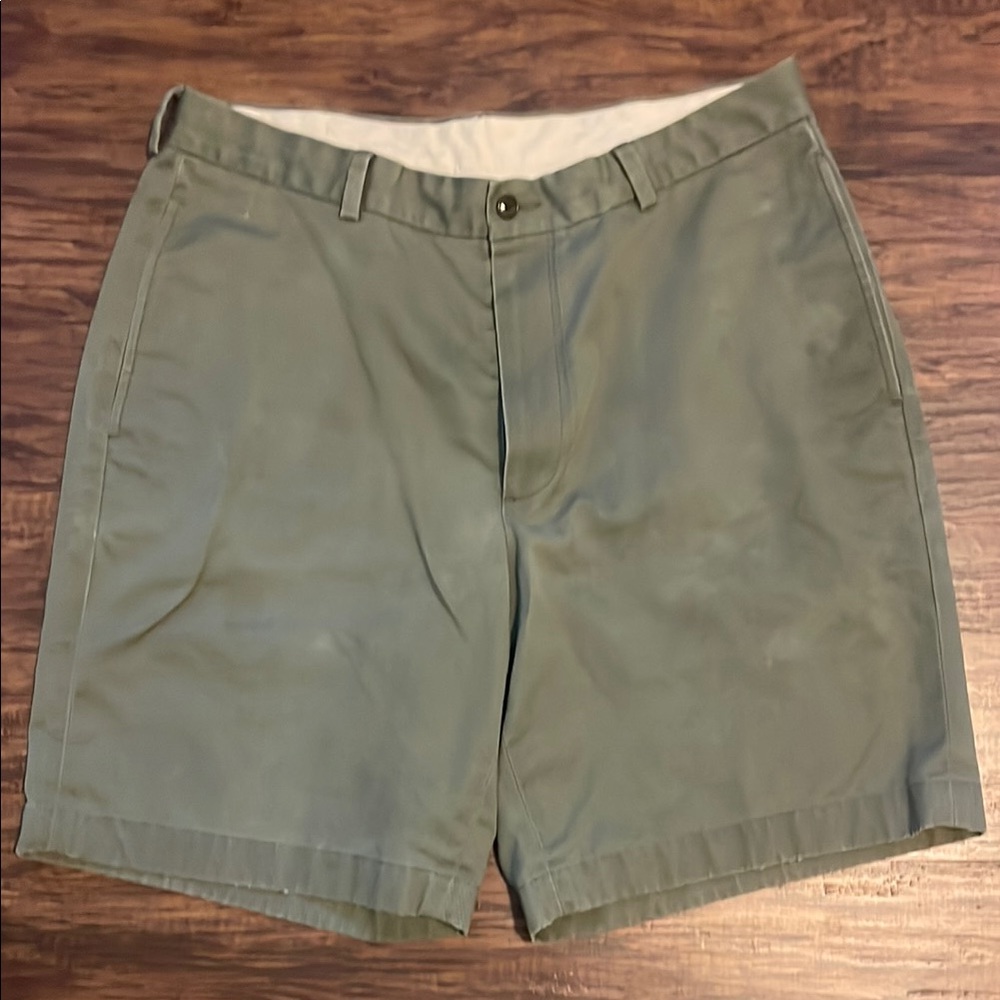 Brooks Brothers Advantage 346 Khaki Green Shorts. Size W35, Retail $100, NWOT.